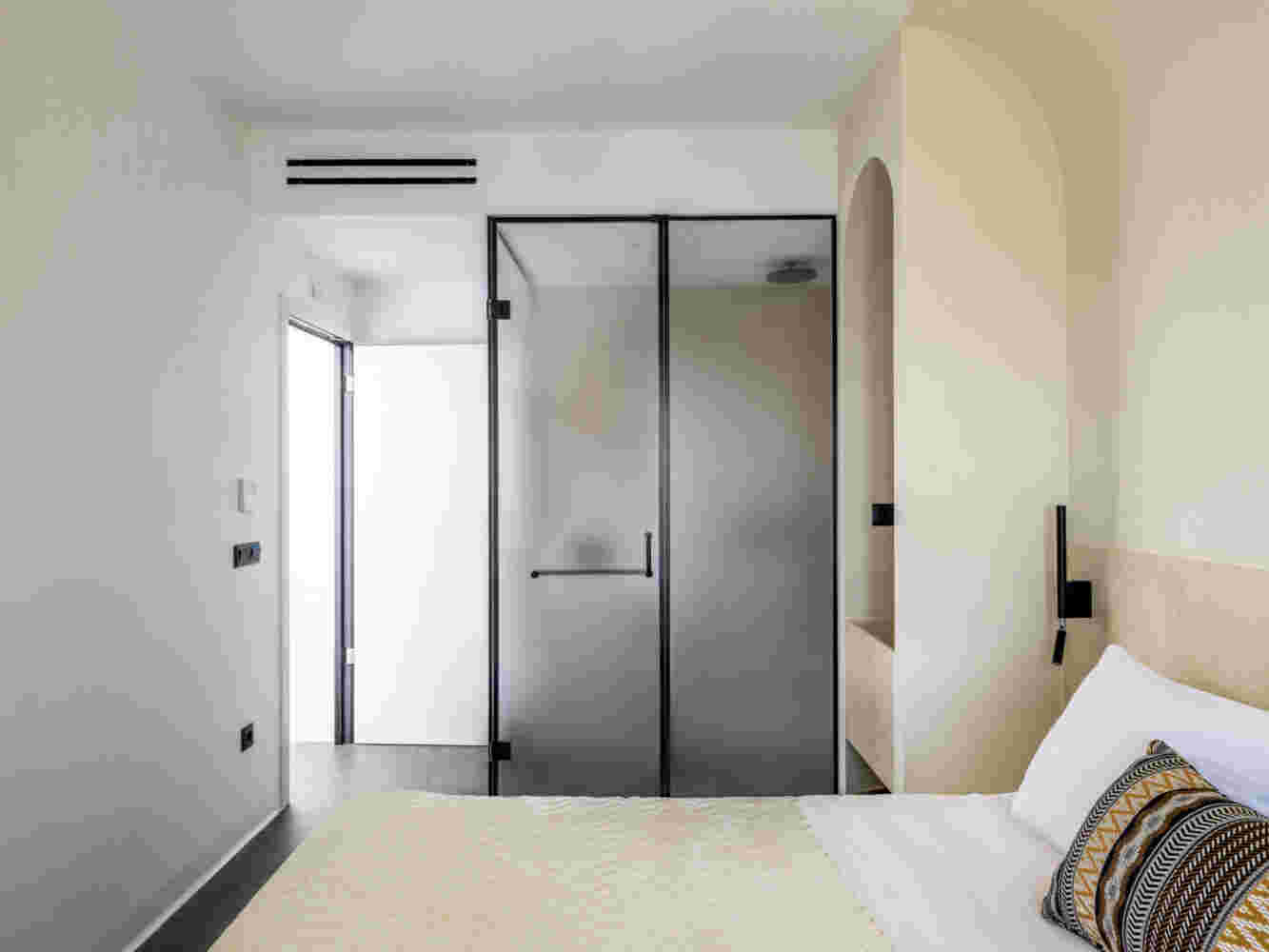 όψη δωματίου στο yalos hotel