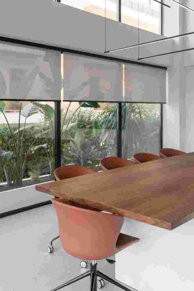 Modern meeting room with natural lighting.