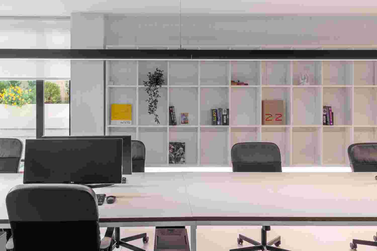 Creative space with flexible workstations.